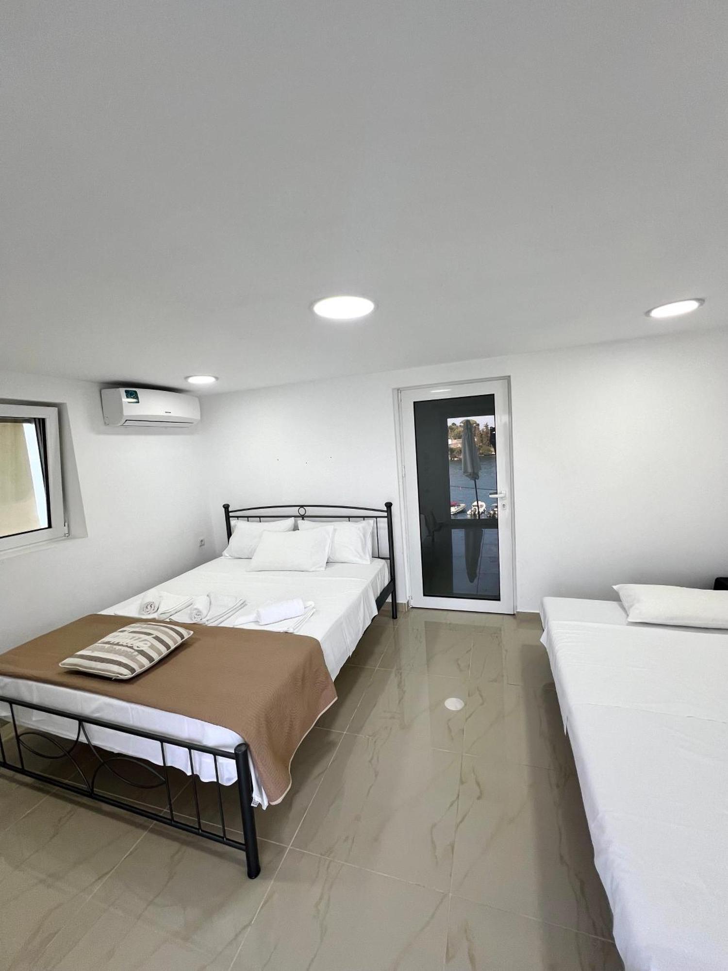 Aronis Spyros Panoramic Seaview Apartments Longós Værelse billede